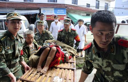 Землетрясение в Китае. Июнь 2004. © AP Photo/Xinhua, Hou Pengyu